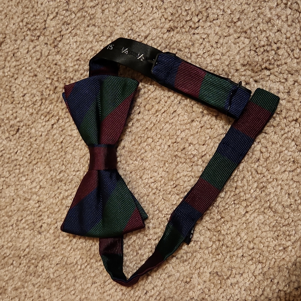 Tommy Hilfiger adjustable bow tie